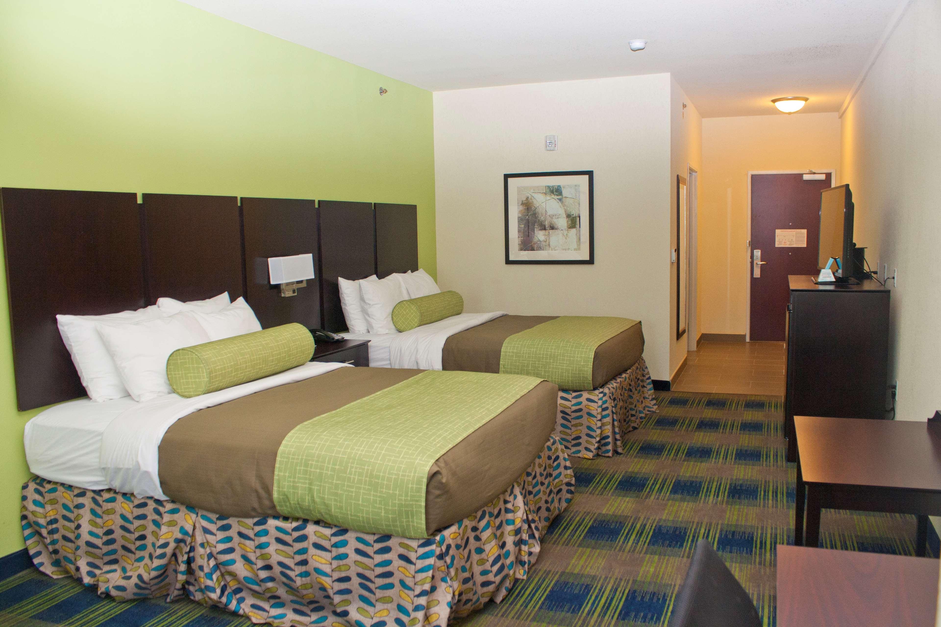 Best Western Plus Pratt Exterior photo