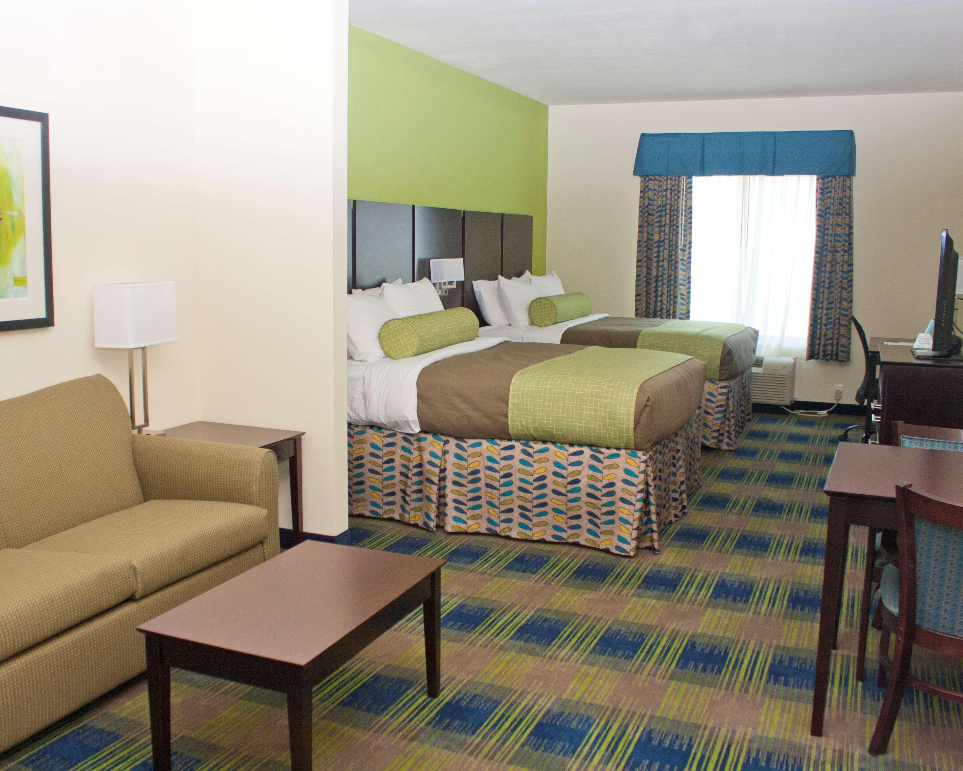 Best Western Plus Pratt Exterior photo