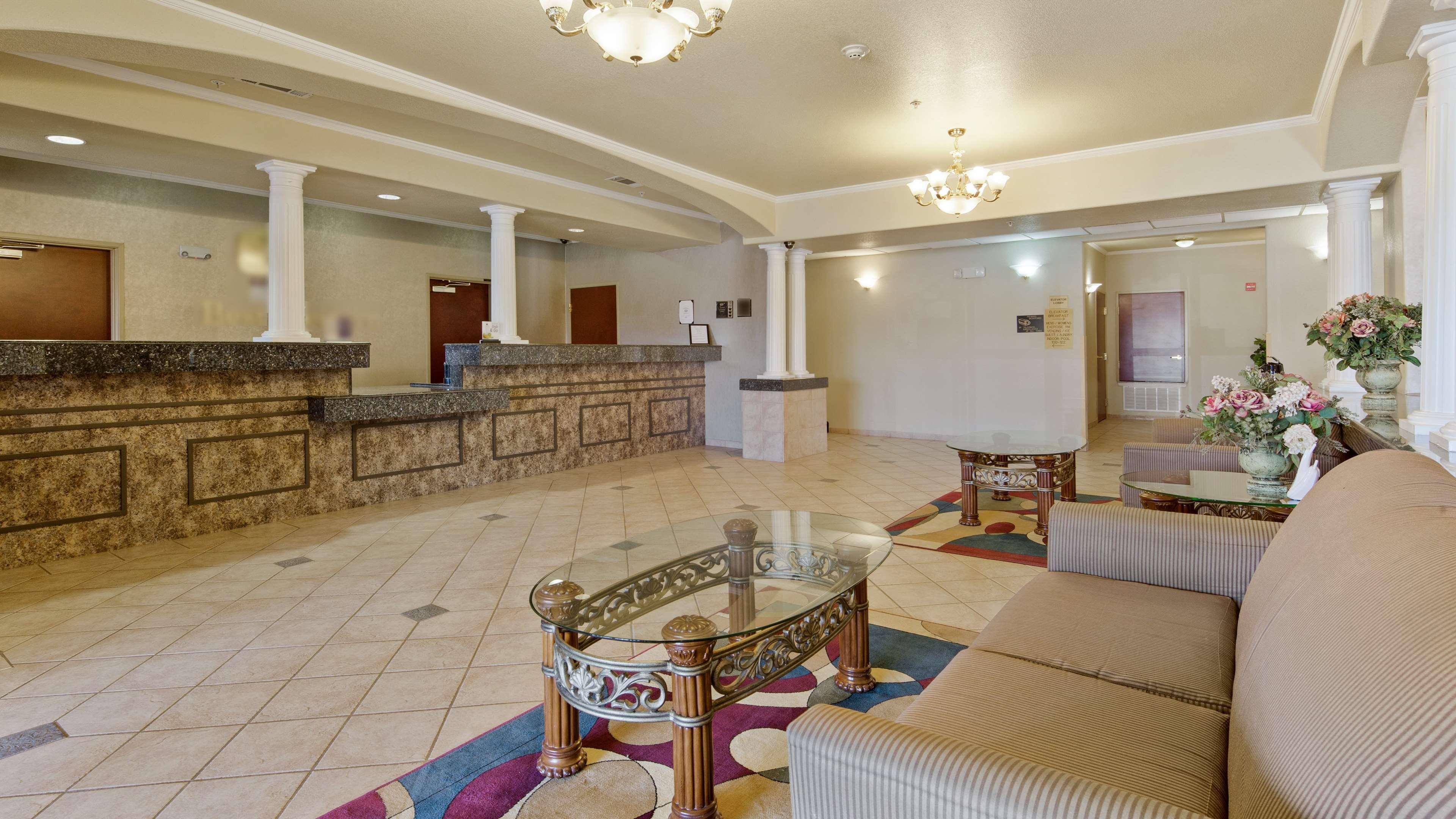 Best Western Plus Pratt Exterior photo