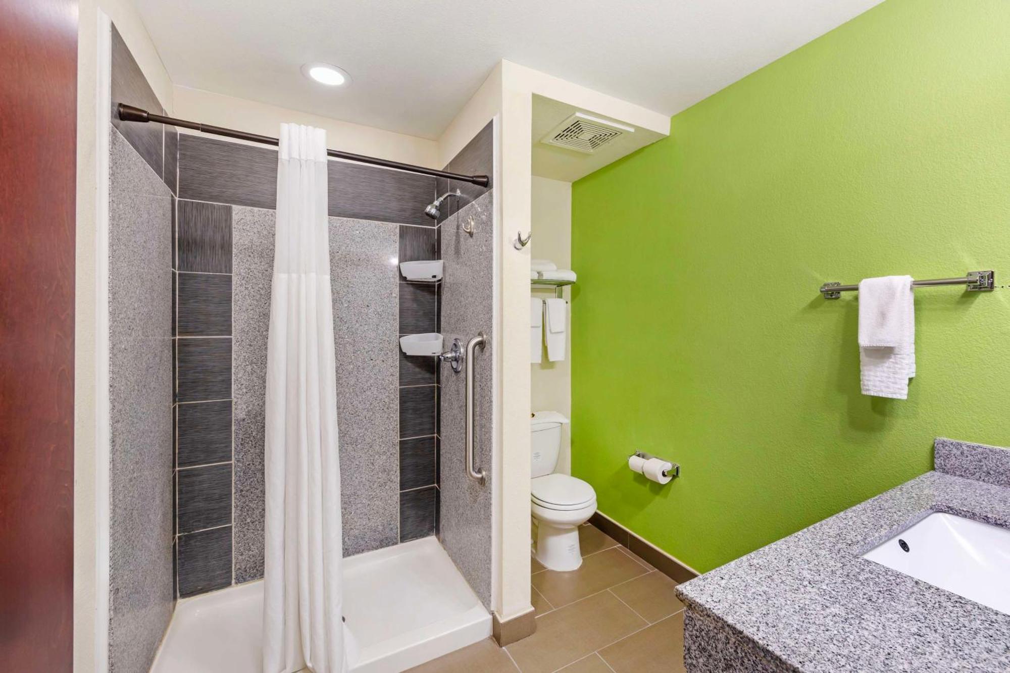 Best Western Plus Pratt Exterior photo