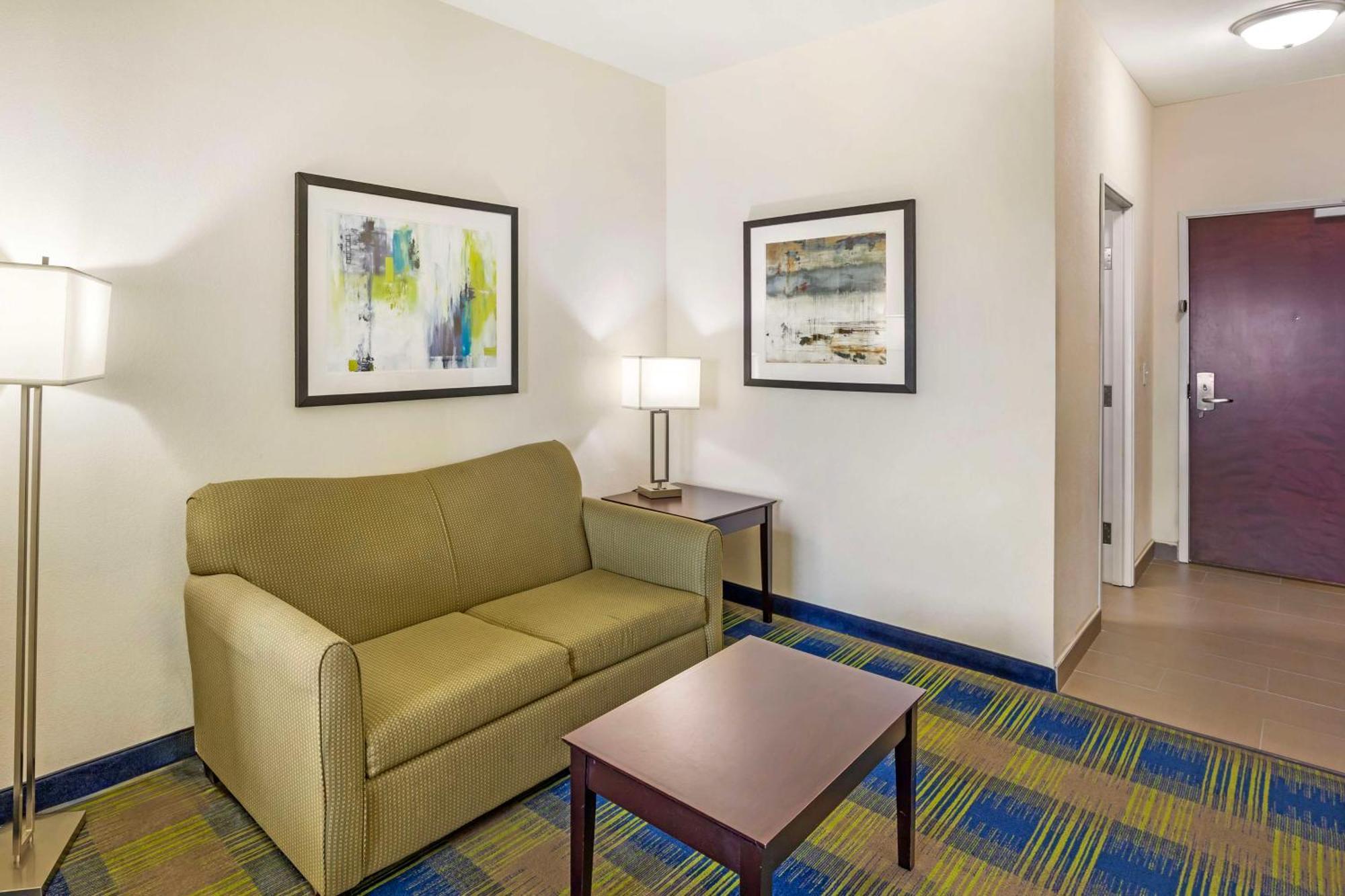 Best Western Plus Pratt Exterior photo