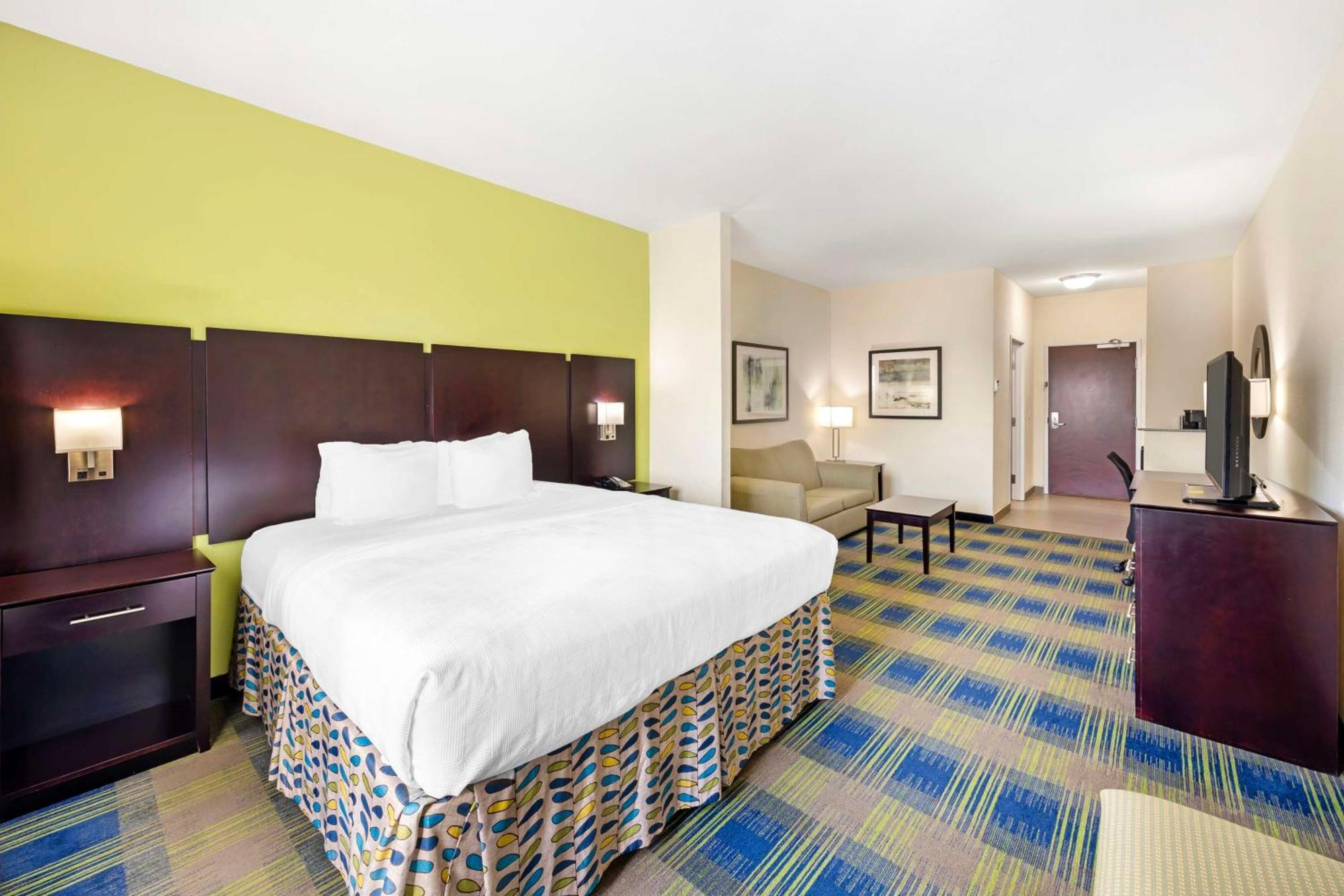 Best Western Plus Pratt Exterior photo