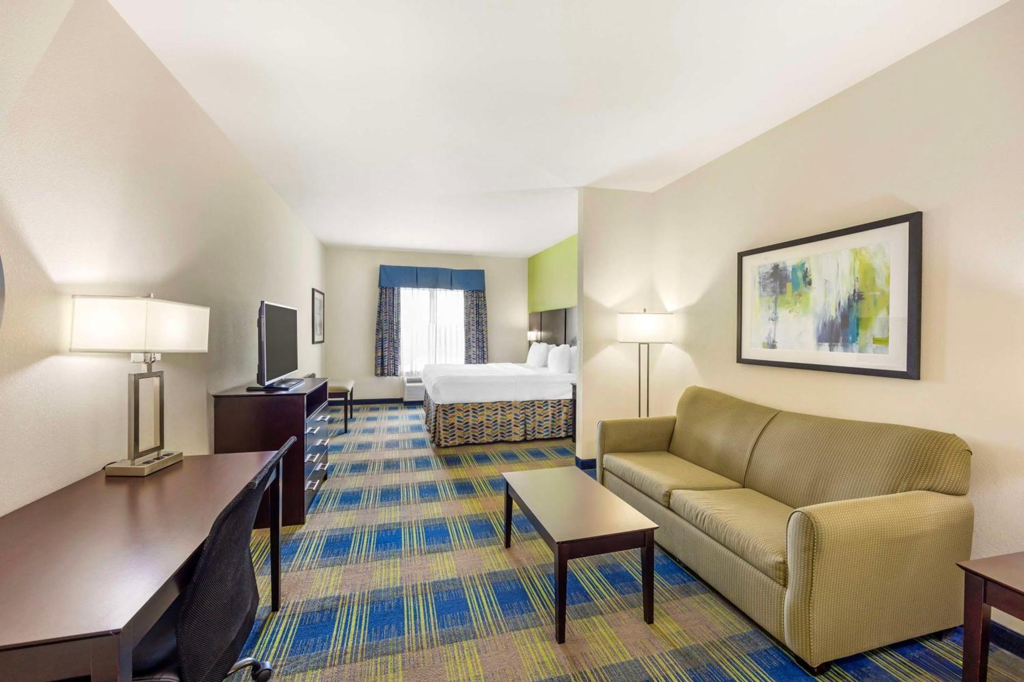 Best Western Plus Pratt Exterior photo