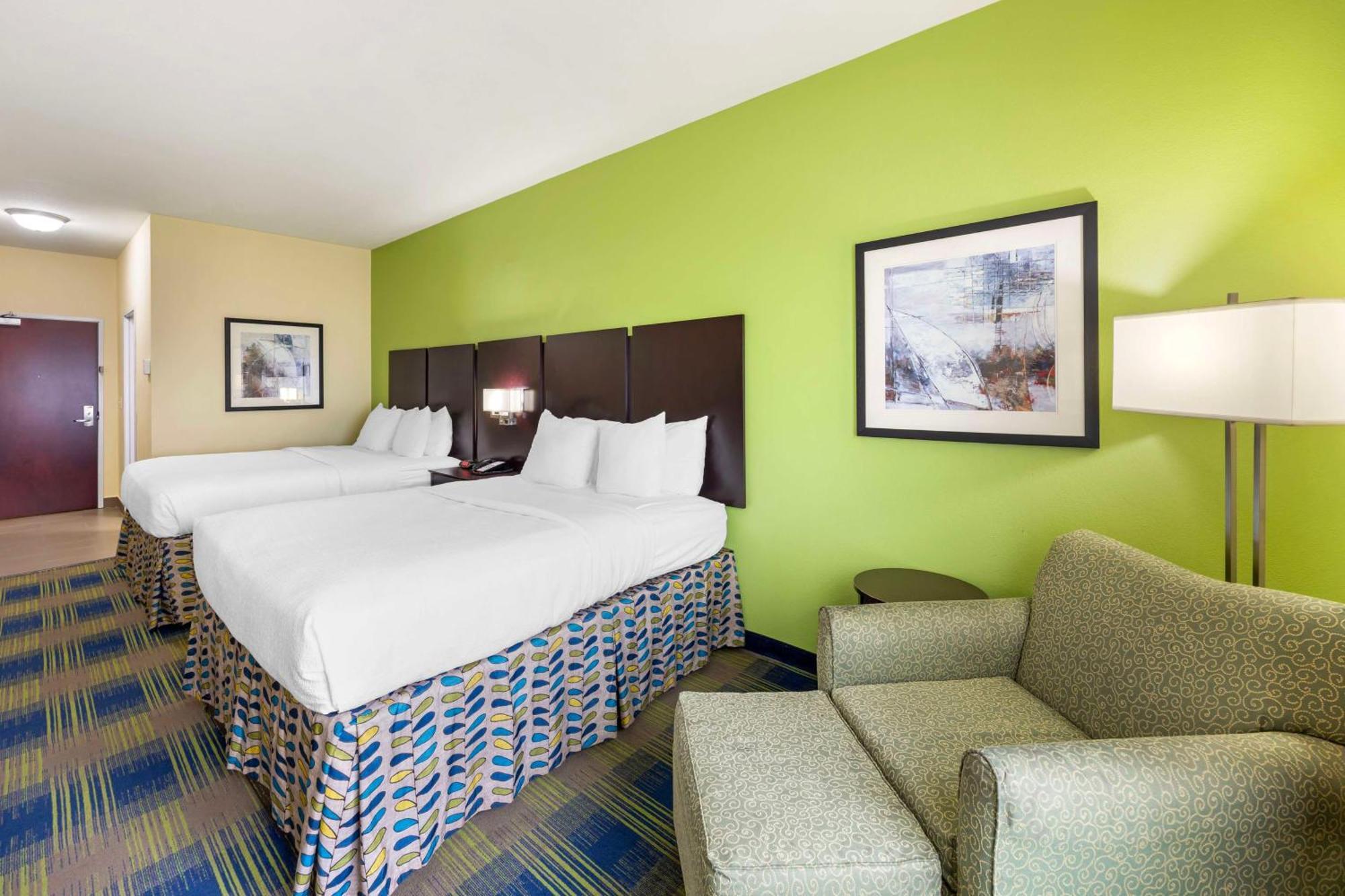 Best Western Plus Pratt Exterior photo