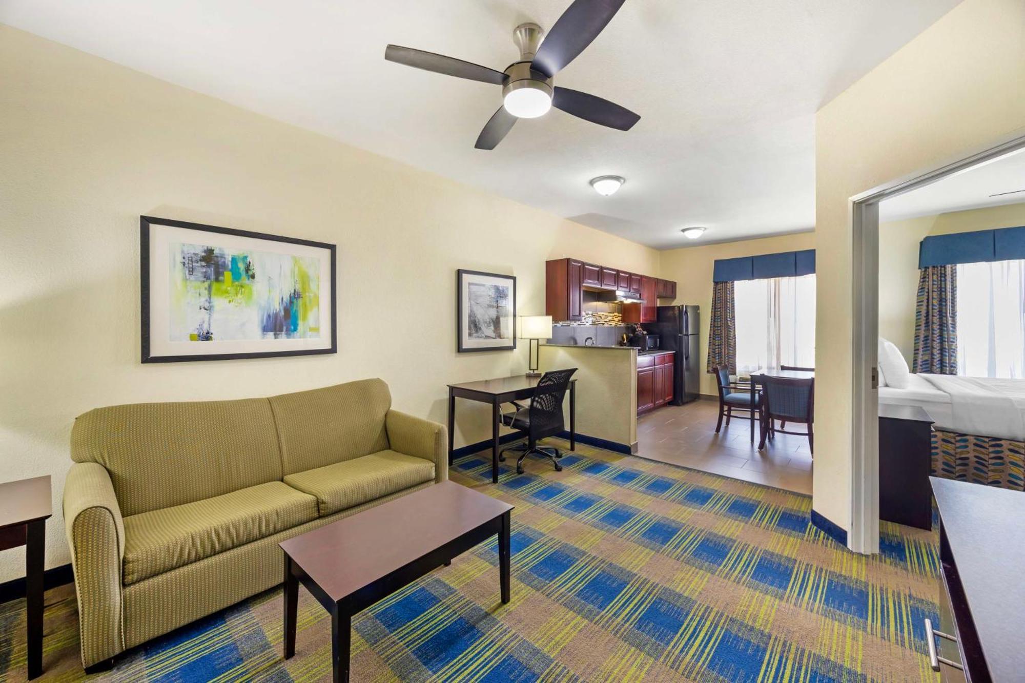 Best Western Plus Pratt Exterior photo