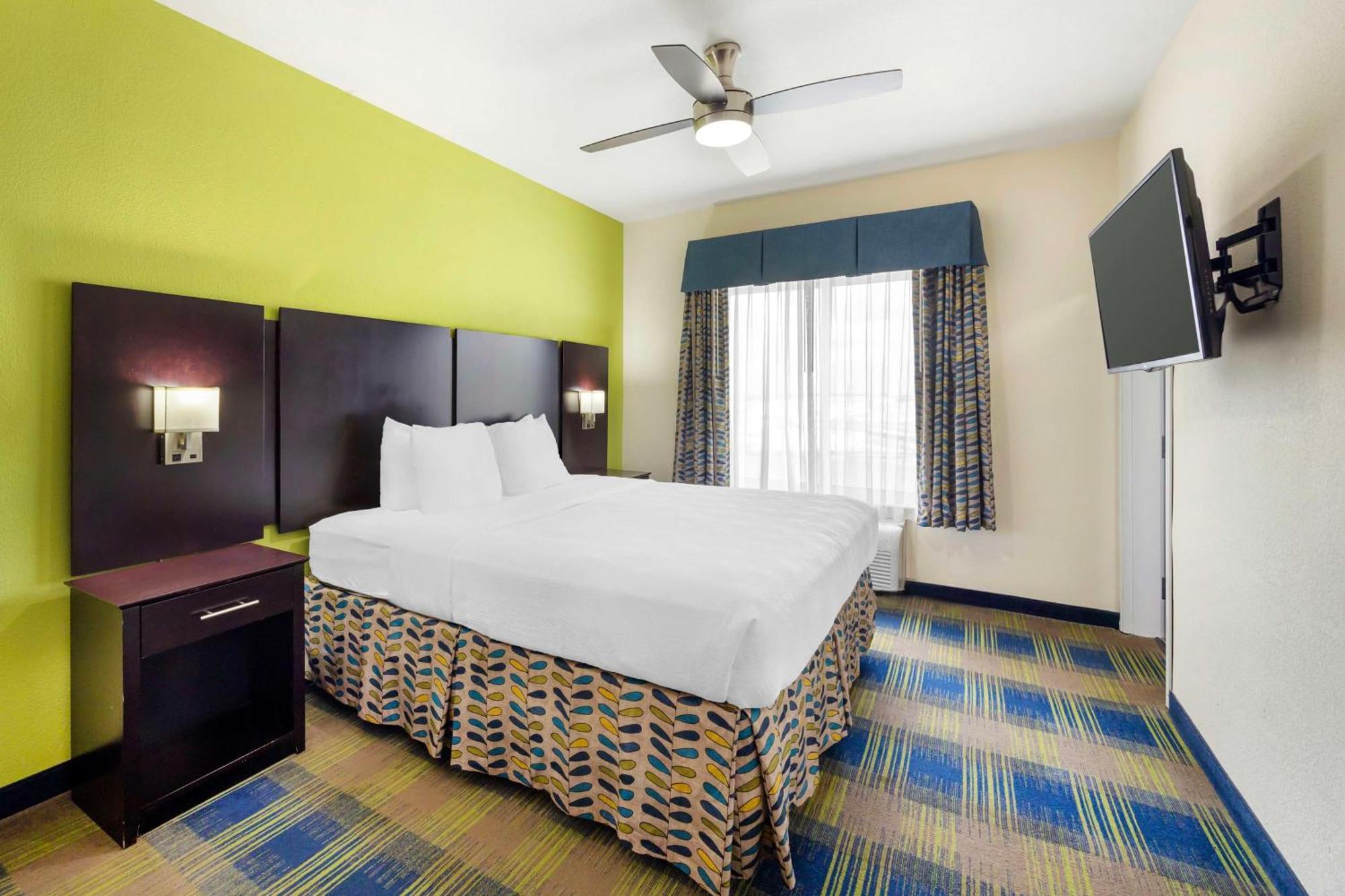 Best Western Plus Pratt Exterior photo