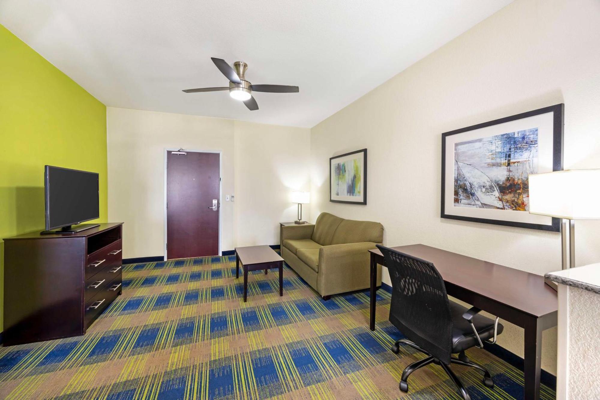 Best Western Plus Pratt Exterior photo