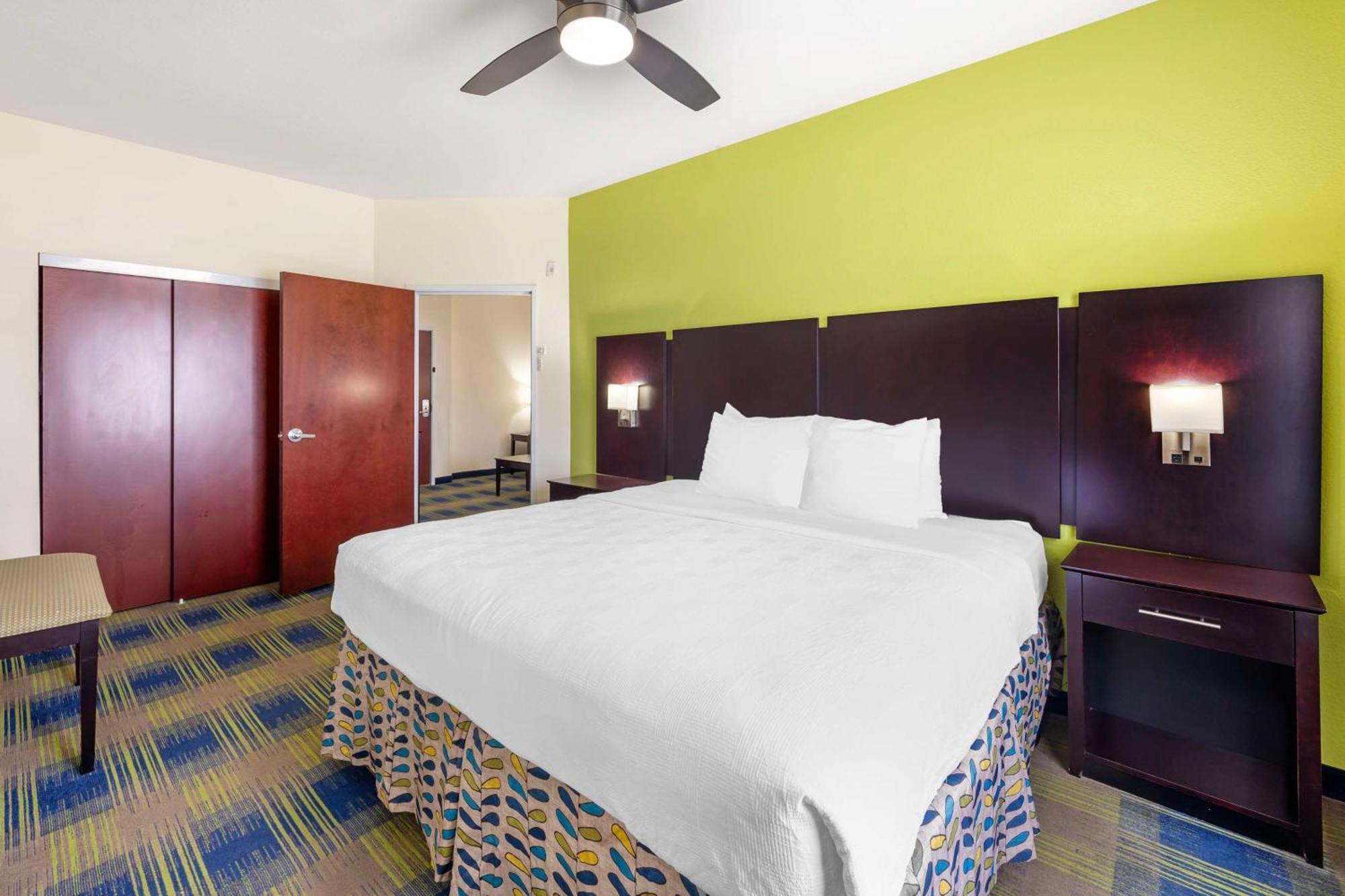 Best Western Plus Pratt Exterior photo