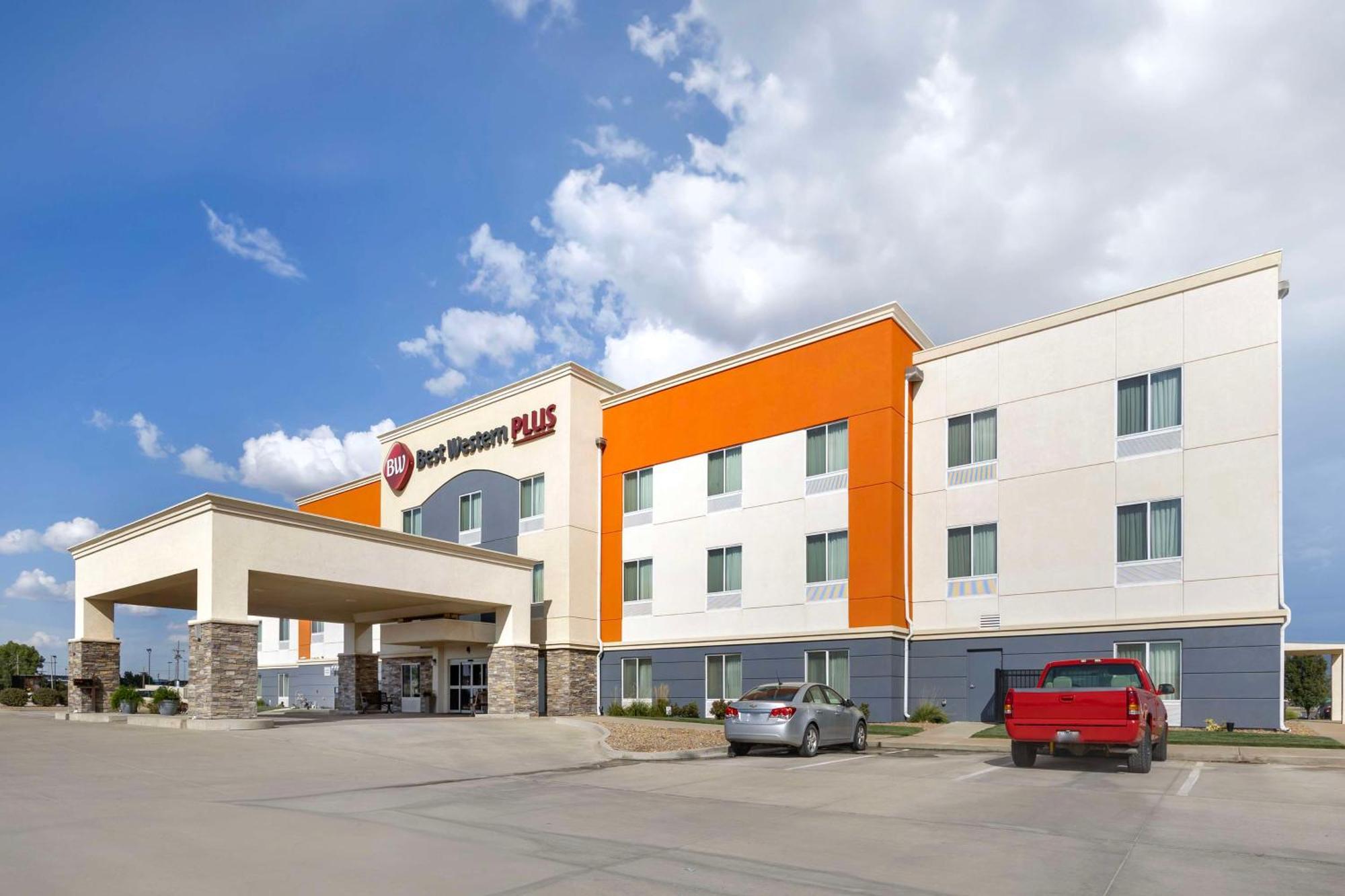 Best Western Plus Pratt Exterior photo
