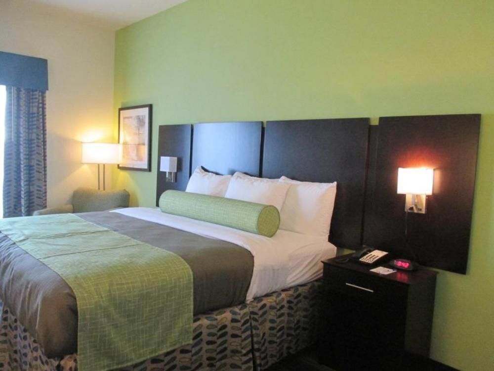 Best Western Plus Pratt Exterior photo