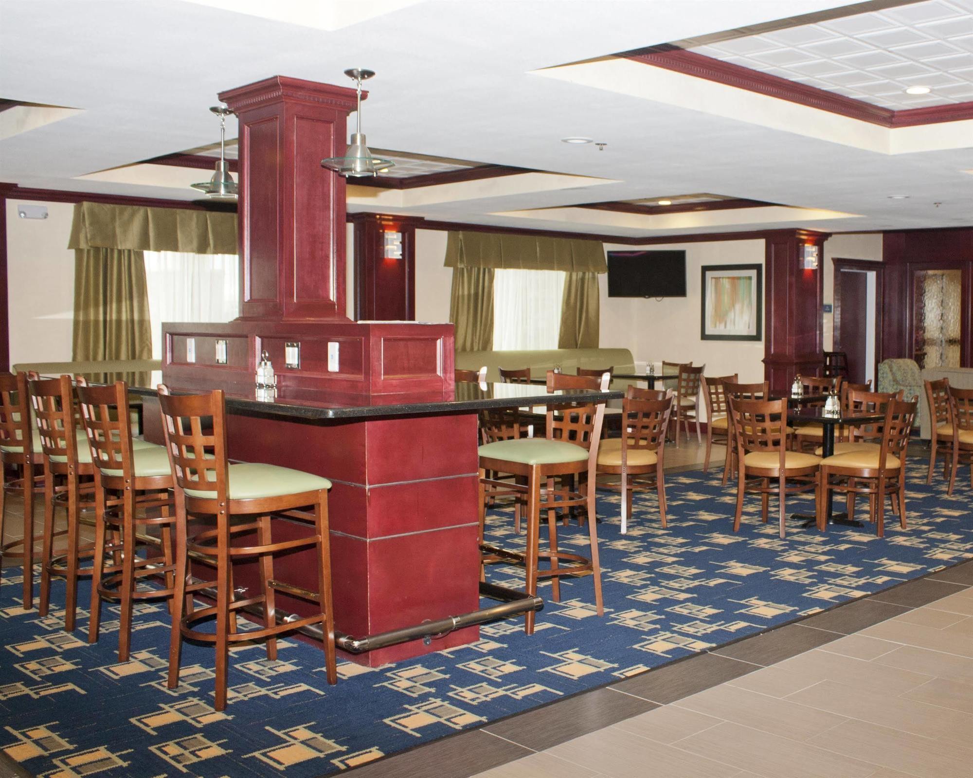 Best Western Plus Pratt Exterior photo